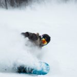 man snowboarding at daytime