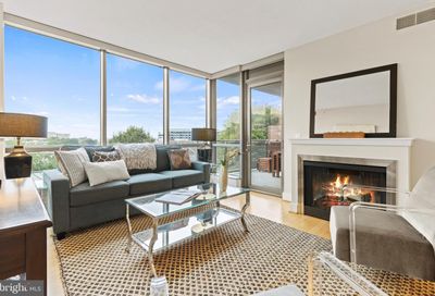 Sydney locals encouraged to host on Airbnb as city prepares for annual light festival, Vivid Sydney