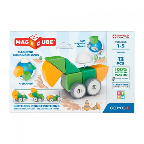 Smart-playing at home: cubes and shapes with magnetic fun