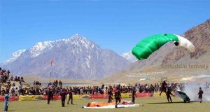 Hang Glider at Shandur c)Saif Ismailji DSC_9097