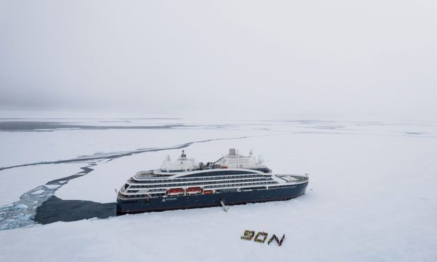 Le Commandant Charcot takes guests to the geographic North Pole for the first time!