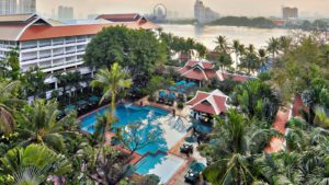 Anantara Riverside Bangkok Resort_Day