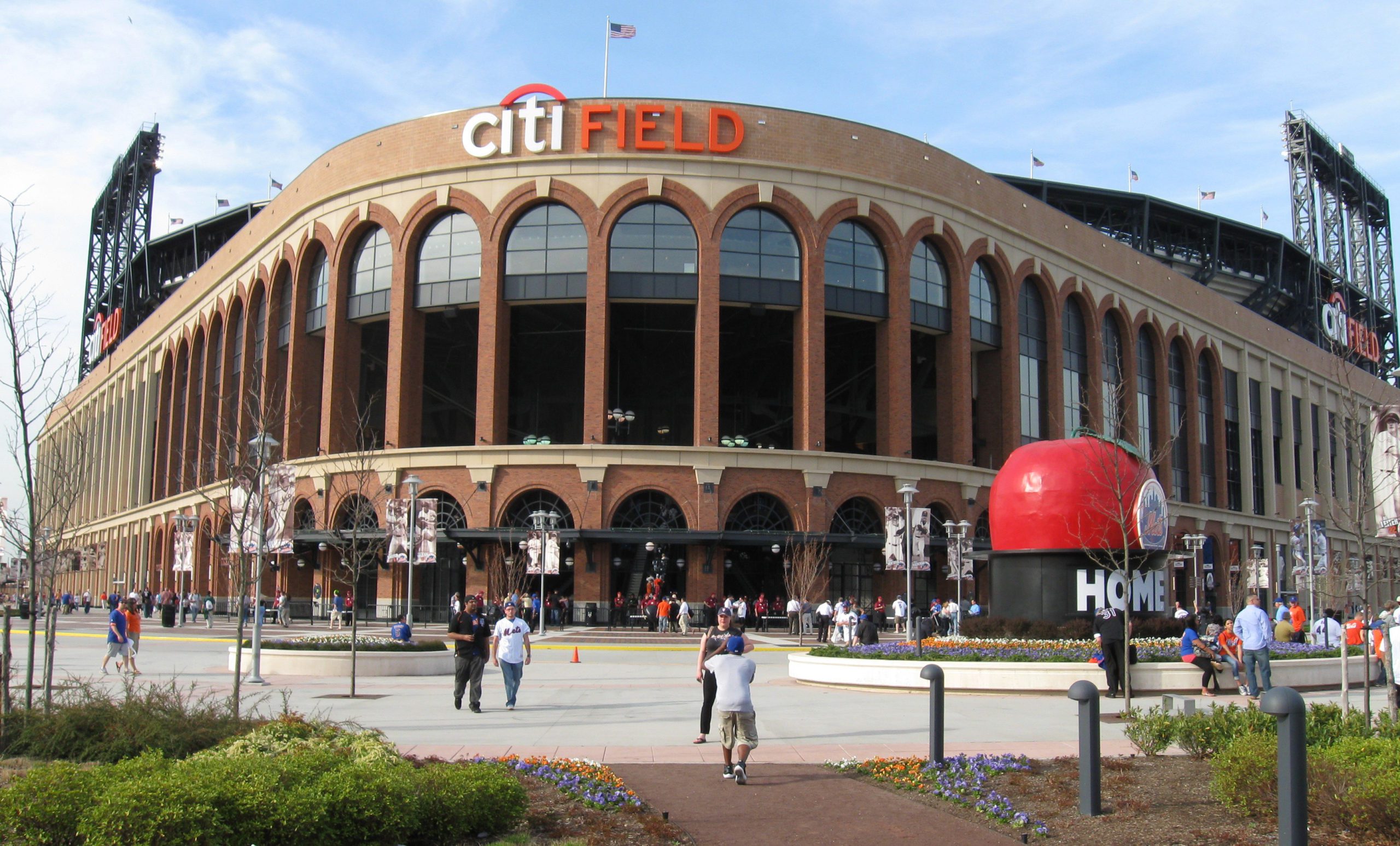 The Ultimate 2023 Mets Fan Guide: Food, Transit & More at Citi Field