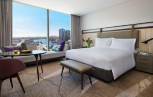 Superior Room_king bed_Darling Harbour view