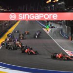 MARINA BAY STREET CIRCUIT, SINGAPORE - SEPTEMBER 17: Carlos Sainz, Ferrari SF-23, leads Charles Leclerc, Ferrari SF-23, George Russell, Mercedes F1 W14, Sir Lewis Hamilton, Mercedes F1 W14, Lando Norris, McLaren MCL60, and the rest of the field at the start during the Singapore GP at Marina Bay Street Circuit on Sunday September 17, 2023 in Singapore, Singapore. (Photo by Mark Sutton / Motorsport Images)
