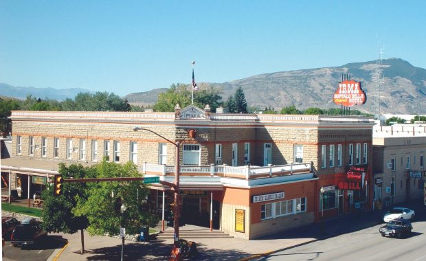 Wyoming’s Eerie Legacy: Haunted Lodgings & Abandoned Towns