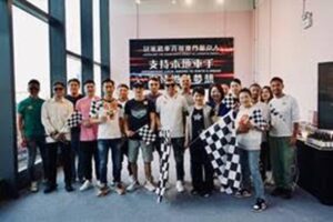 Ms. Anqi Leong, Member of the Legislative Council of the Macau Special Administrative Region Government, Ms. Jiang Yang, Director of Lisboa Macau, and Macau’s top local racing driver Sousa (Filipe de Souza) took photos with all the guests