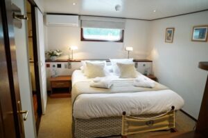 Panache - Interior - cABIN (4)