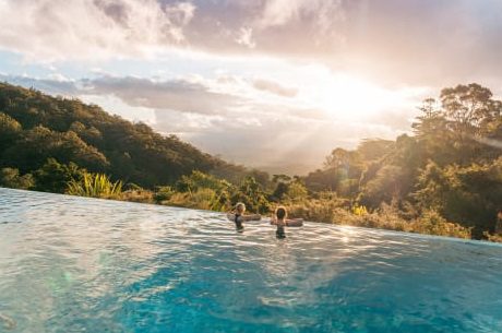 Scenic Rim Luxury: Queensland Boasts Top Infinity Pool