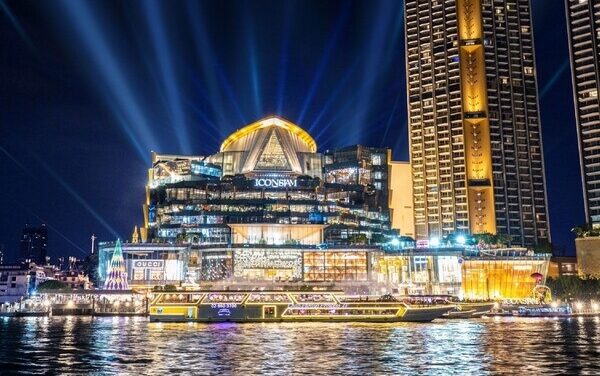 ICONSIAM Extravaganza: Bangkok Sky Aglow with Lights!