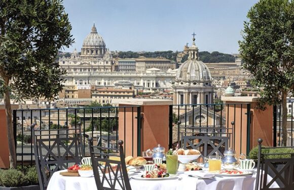 Rome’s Luxe Retreat: Serene Hotel de la Ville Oasis!