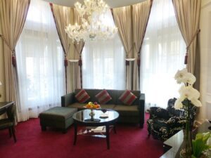 Hotel Schweizerhof Dufour Suite living room