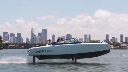Revolutionary Electric Boat Transforms Singapore Waters!