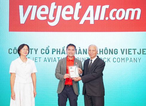 Vietjet Wins Top 50 Corporate Sustainability Award 2024!