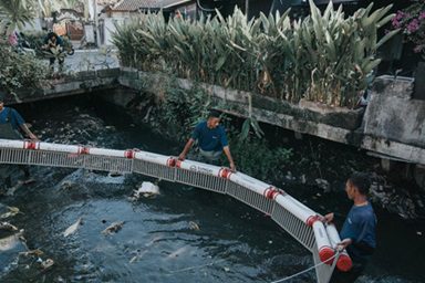 Celestia Phinisi Yacht Joins Sungai Watch for River Cleanup