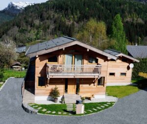 This newly built mountain chalet merges traditional Chamonix charm with modern amenities.