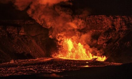 Kīlauea Volcano’s Fiery Eruption: A Majestic Hawaiian Marvel