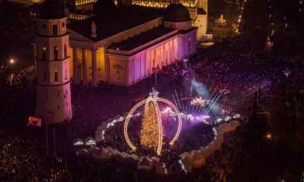 Vilnius’ Christmas Tree: A Sustainable Art Masterpiece!