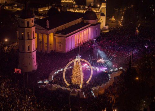 Vilnius’ Christmas Tree: A Sustainable Art Masterpiece!