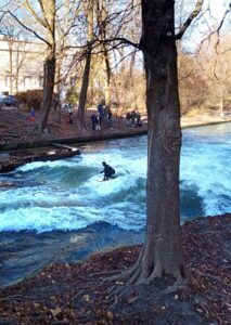 Midcity surfing on the Eisbachwelle.