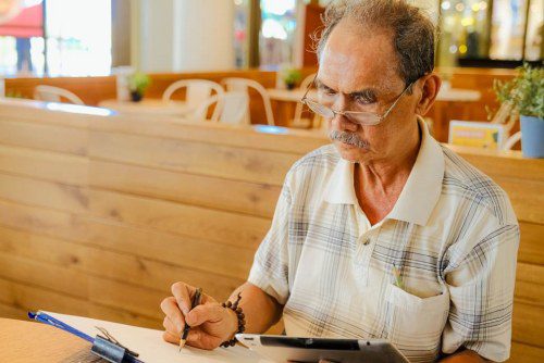 Talented Vietnamese Artist Sketches Guest Portraits at Alma Resort 2