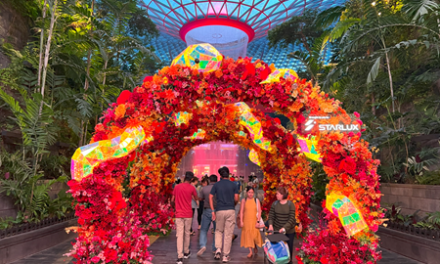 🔹 Jewel Changi Airport Shatters Footfall Records!