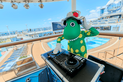 🎧 DJ Dorothy Spins Magic on Quantum of the Seas!