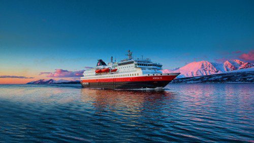 🌿 Hurtigruten Named Norway’s Top Sustainable Travel!