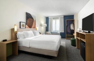 Spark by Hilton Chattanooga Downtown King Bed