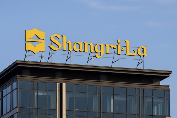 Shangri-La Climbs Global Ranks as Chinese Hotel Brands Falter