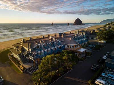 Oregon’s Stephanie Inn Crowned West’s #1 Resort!