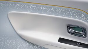 P90615392_highRes_rolls-royce-spectre-