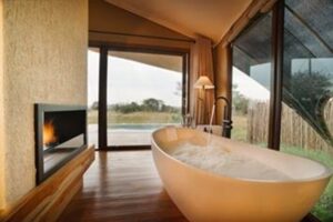 Soak, sip, and stare—Warangi Ridge’s bush-view bath is blissfully wild.