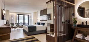 A roomy room at Athenarum Portus