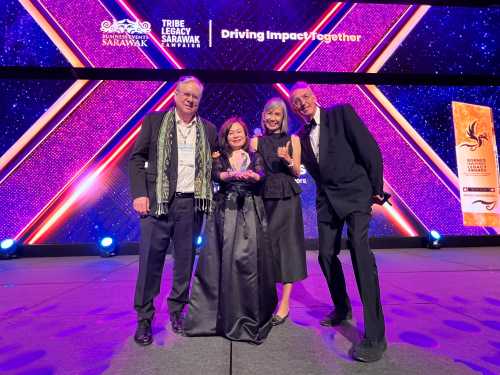 Amelia Breaks the Ice: First Asian to Win Excellence Award