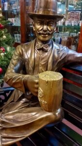 Bronze statue captures the spirit of Hoavien Craft Bewery in Saigon