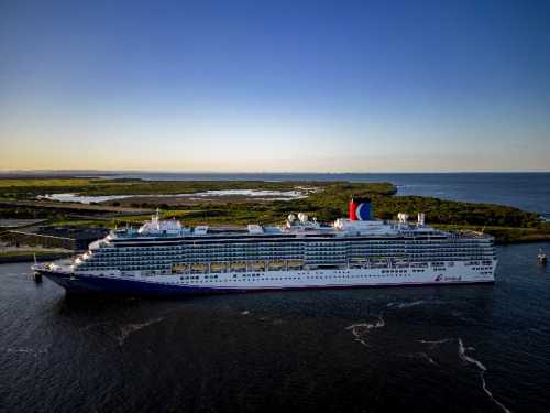 Carnival Luminosa Shines Again for a Fun-Filled Queensland Summer