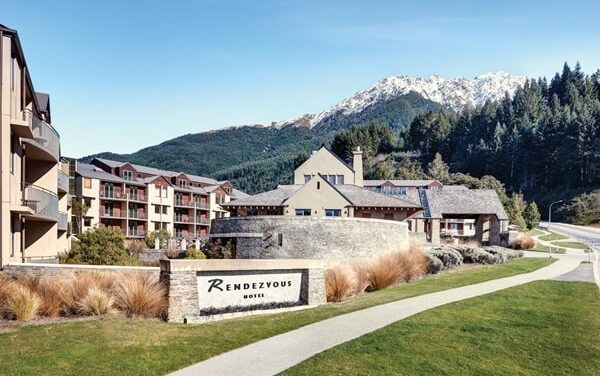 Escape to Queenstown’s Luxe Lakeside Haven