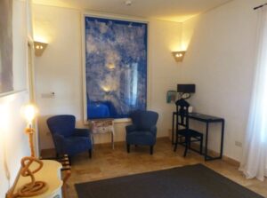 Sitting area in the Timouzokro room