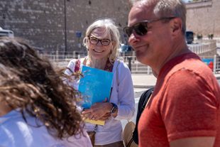 Tauck_AdvisorRewards_TauckDirectorOnTour