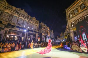 The 2025 Intangible Cultural Heritage Fashion Show, inspired by paper cutting, drew a large audience.（by ZhangLiyun）