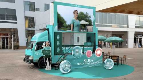 The SILIQA LED Glass Truck which will be travelling across Klang Valley, Penang, Johor, and Melaka for the roadshow