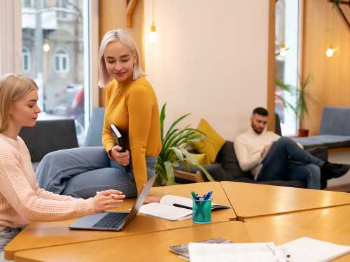 AI Shakes Up Hong Kong Workplaces, Says New Deel Research