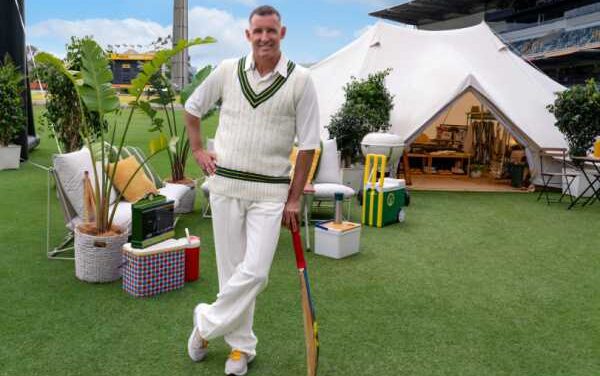 🏏 Mike Hussey Turns WACA into Ashes Airbnb