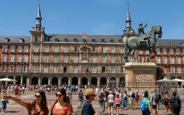 Global Tourism Surges as 2025 Travel Boom Defies Turbulence