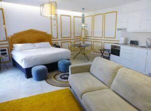 Holm's Mirror Mirror On The Wall Suite