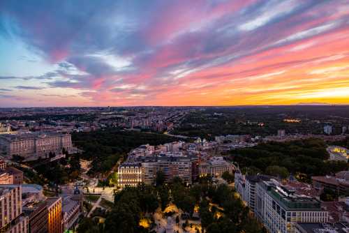 Luxury Escapes Serves Up Signature Tours with Preston & Mehigan