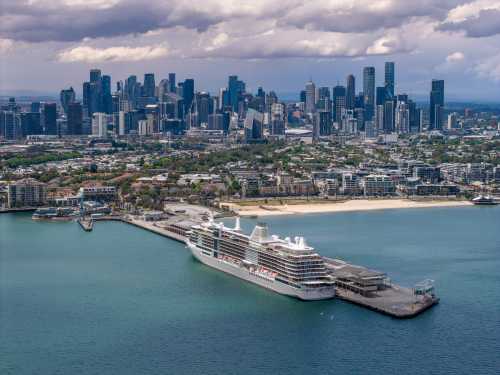 Silversea Sets Melbourne Aglow With Historic Dual Arrival