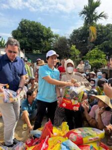 The Anam Group’s founder and chairman Mr. Pham Van Hien, who established The Anam Foundation, distributes relief packages to families devastated by severe flooding.