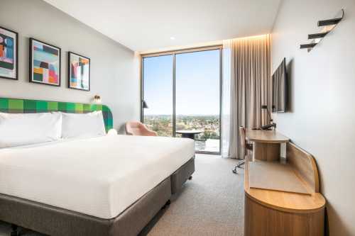 1 King Bed at Holiday Inn Werribee